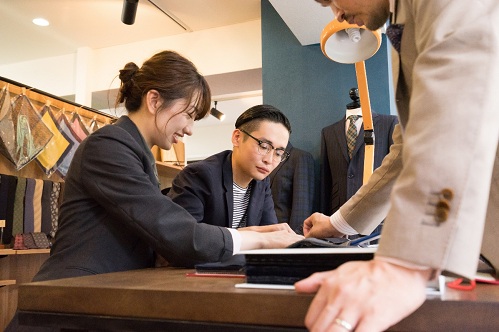 Luxury Sales Associate_005.jpg