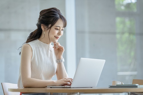 elearning_woman.jpg